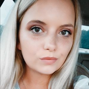 Meet your Posher, Elaina